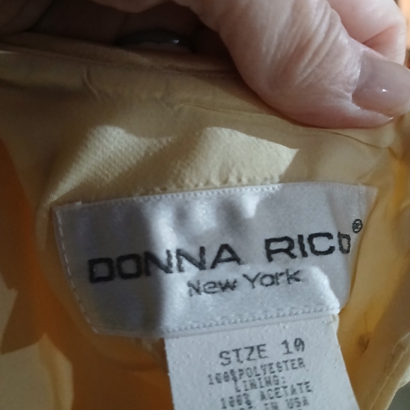 Vintage Cream Fit-and-Flare Short Sleeve Dress - Picture 3 of 3